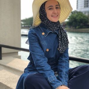 Meet your Posher, Ozlem